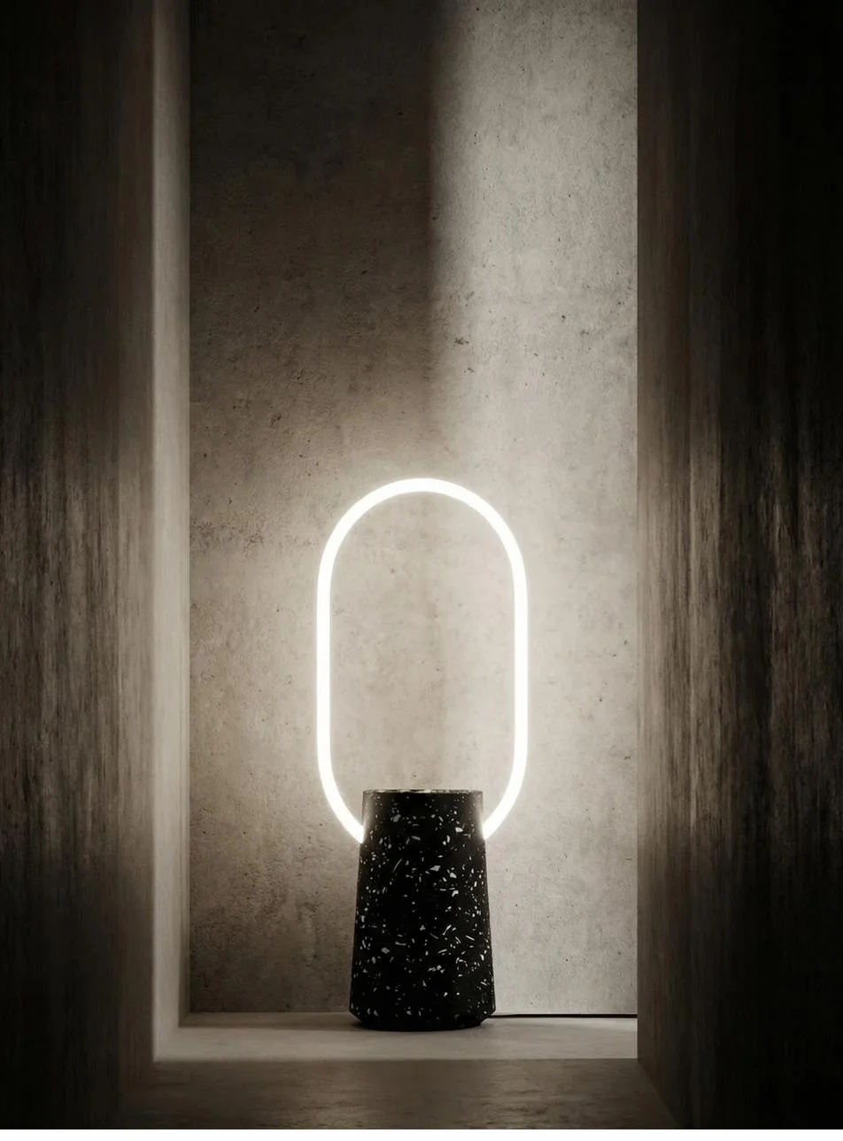 Lampe OHI en terrazzo intégrée dans un espace de vie