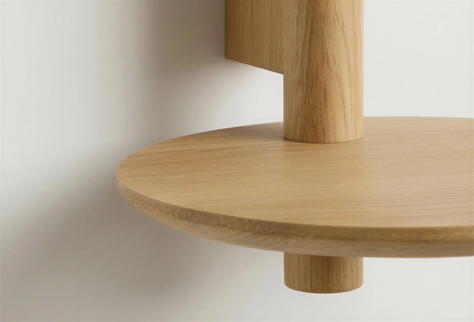 YUME — détail du plateau et de l’assemblage en bois naturel