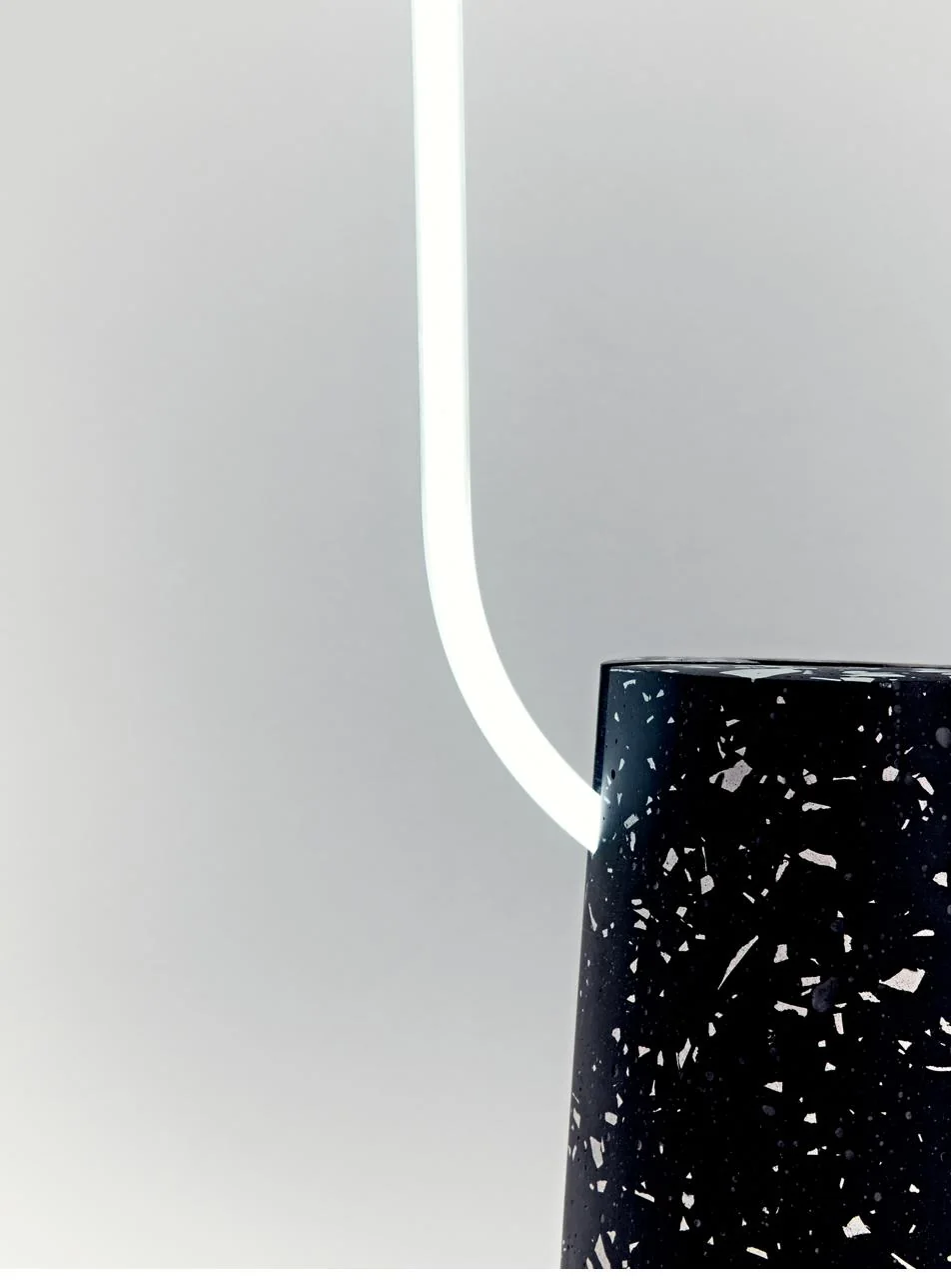 Détail de la lampe OHI en terrazzo